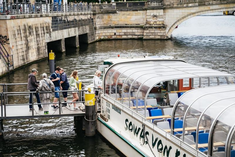 Berlin: 1-Hour City Sightseeing Cruise - Nikolaiviertel and turning near Mühlendammschleuse: where the vibe shifts