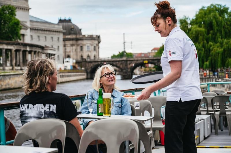 Berlin: 1-Hour City Sightseeing Cruise - Museum Island and Friedrichstraße: the classic Berlin center from the water