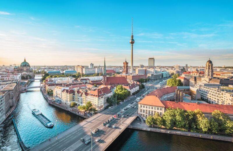Berlin: 1-Hour Guided Tour of the Historic Center - Key Points