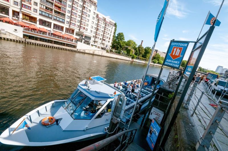 Berlin: 3.25-Hour Spree & Landwehrkanal Boat Tour - Potsdamer Platz and the modern-city contrast