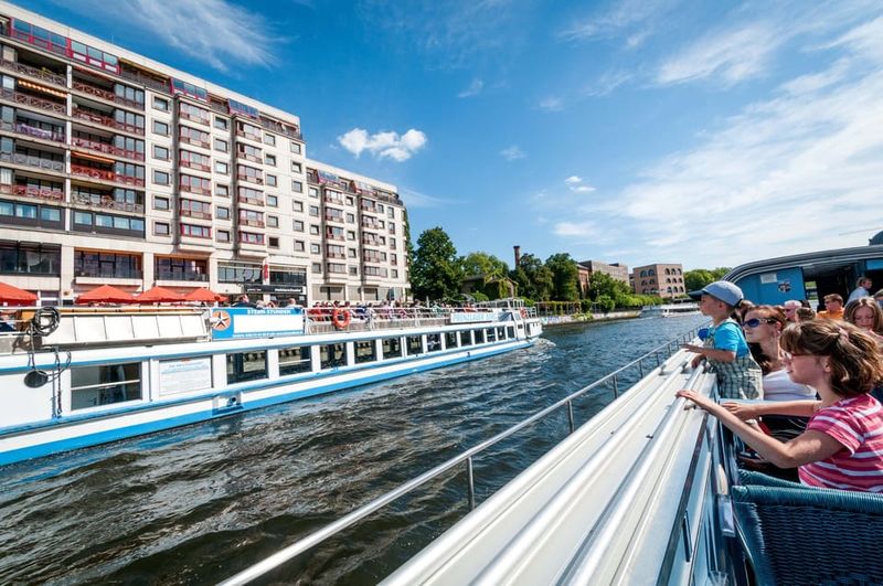 Berlin: 3.25-Hour Spree & Landwehrkanal Boat Tour - How the onboard commentary works (and how to fix common issues)