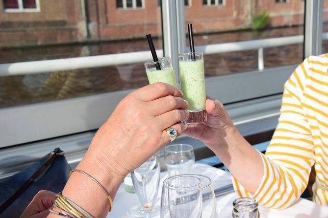 Berlin 3-Course Dinner Cruise - The Experience: What to Expect on the Berlin Dinner Cruise