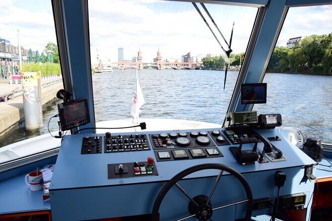 Berlin 4-Course Sunset Dinner Cruise Including Drinks - Drinks and Atmosphere: Relaxed and Elegant