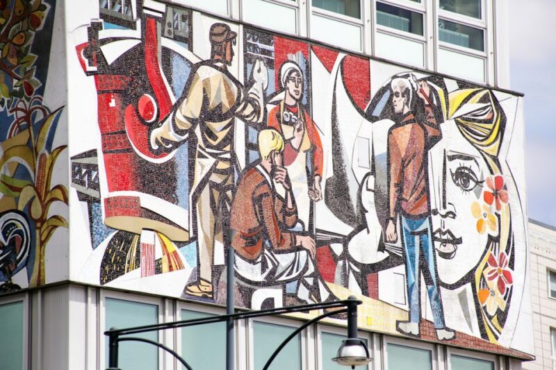 Berlin: Berlin Wall and the Cold War Walking Tour - Key Points