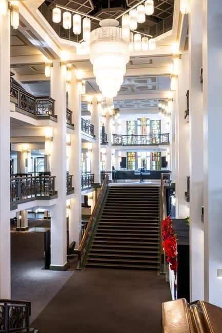 Berlin: BLINDED by DELIGHT Grand Show Friedrichstadt-Palast - Key Points