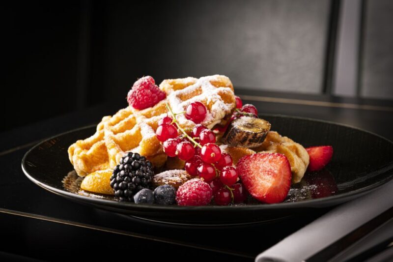 Berlin: Breakfast at Café Wintergarten - Key Points