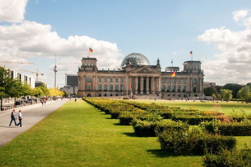 Berlin: City Sightseeing Hop-On Hop-Off Bus Tour - Bellevue Palace and Victory Column: wrap-up views with room to breathe