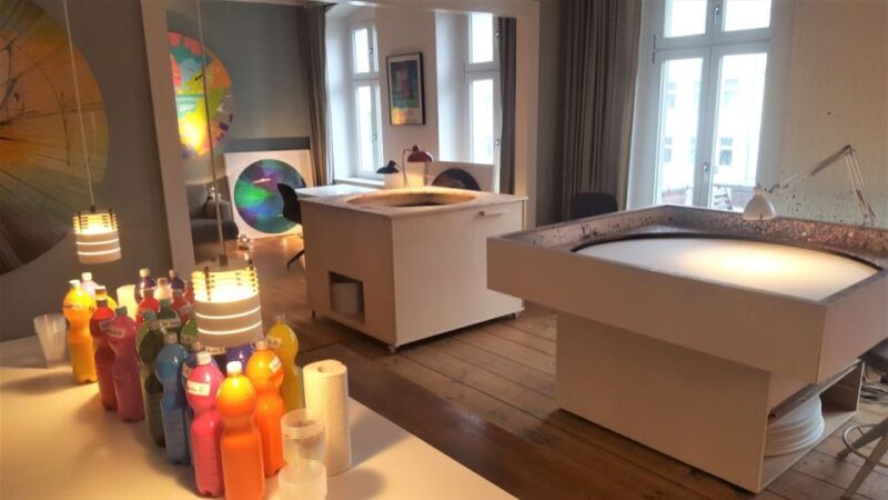 Berlin: Create Your Own Spin Painting at Jans Echternacht - The Experience in Practice