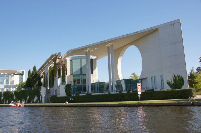 Berlin: Dinner Cruise on the Spree with Prosecco - An Overview of the Berlin Dinner Cruise Experience