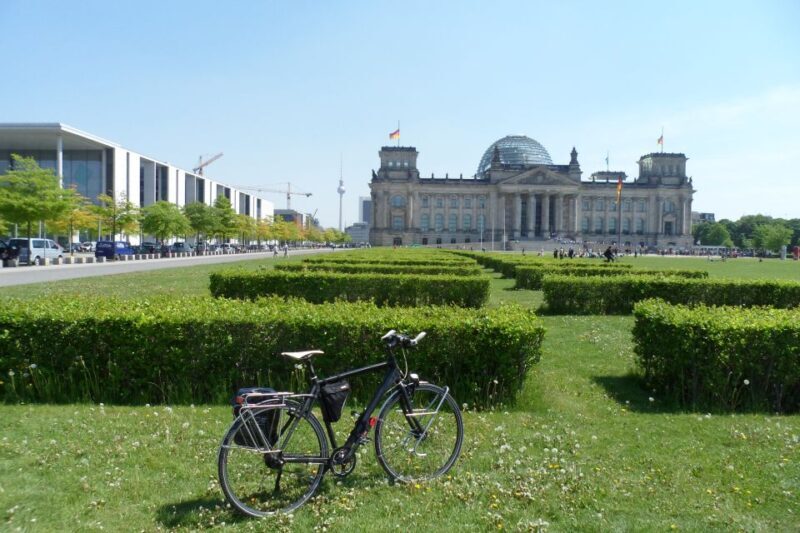 Berlin: E-Bike Tour of the Berlin Wall and Mitte Highlights - An In-Depth Look at the Berlin E-Bike Tour