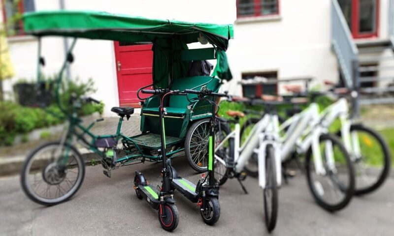 Berlin (E)Bike Tour Historical Highlights in Small groups - Key Points