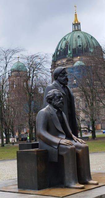 Berlin (E)Bike Tour Historical Highlights in Small groups - FAQs