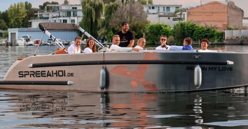 Berlin: Electric Boat Rental for self-driving 4 hrs - FAQ