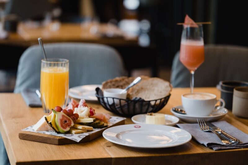 Berlin: Fine Dining Breakfast with Champagne in Schoneberg - Practical Details