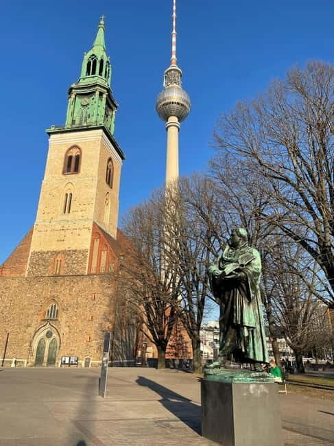 Berlin Food Tour with Full Meal and Beer - The Guide’s Role
