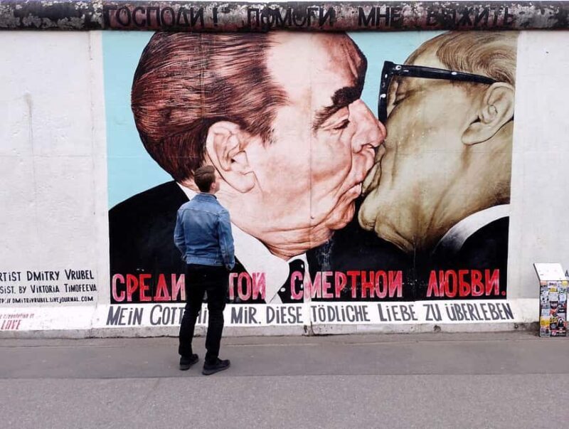 Berlin: From East to West & Wall Tour by Bike with a Guide - The Itinerary in Detail