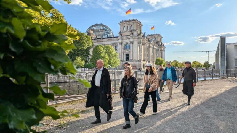 Berlin: Government District & Reichstag Hall Dome Visit - Guide Quality & Reviews