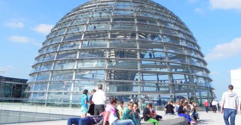 Berlin: Government District Tour and Reichstag Dome Visit - Key Points