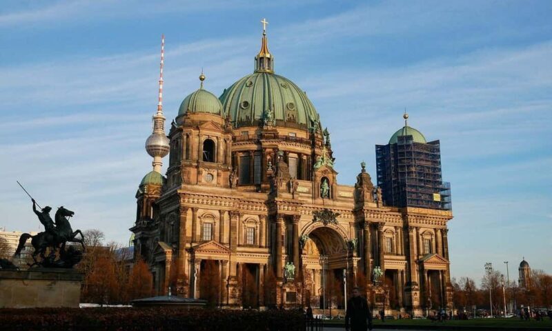 Berlin: Hamburger Bahnhof Ticket & Digital City Tour - Exploring Berlin with the Digital City Tour