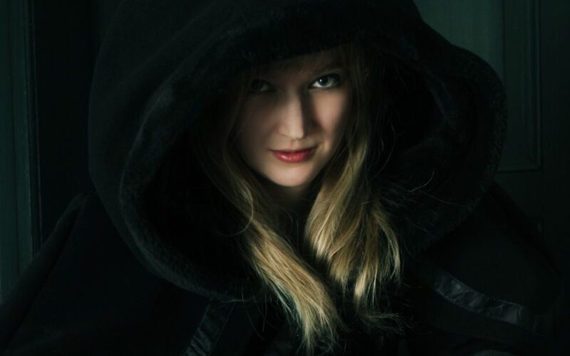 Berlin: Haunted Guided Tour in German - Key Points: