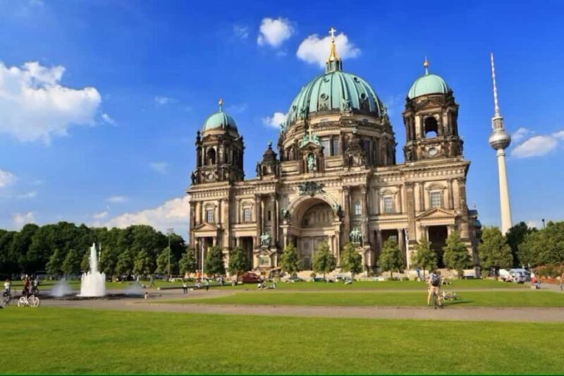 Berlin: Historic Guided Walking Tour with Museum Island Pass - Key Points