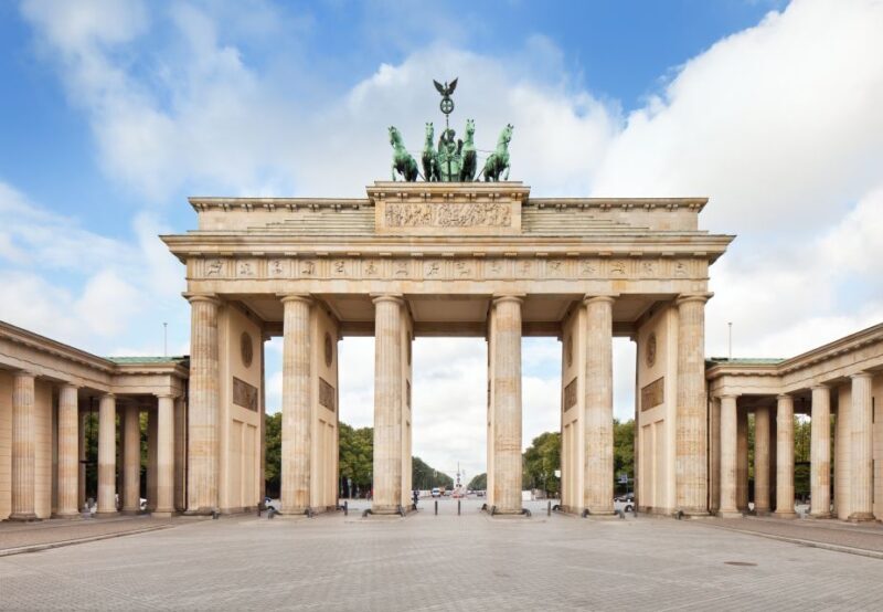 Berlin: Private 2-Hour Sightseeing Tour in Classic GDR Van - The Experience: What to Expect
