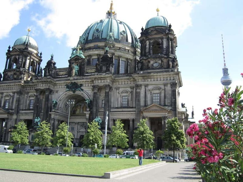 Berlin: Private City Highlights Tour by Car - The Experience: What You Can Expect