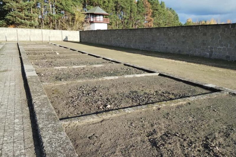 Berlin: Private Guided Tour of Sachsenhausen Concentration Camp History at the Gates of Berlin - Key Points