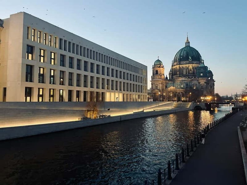 Berlin: Private Sightseeing Tour in an E-Rickshaw - Practicalities and Tips