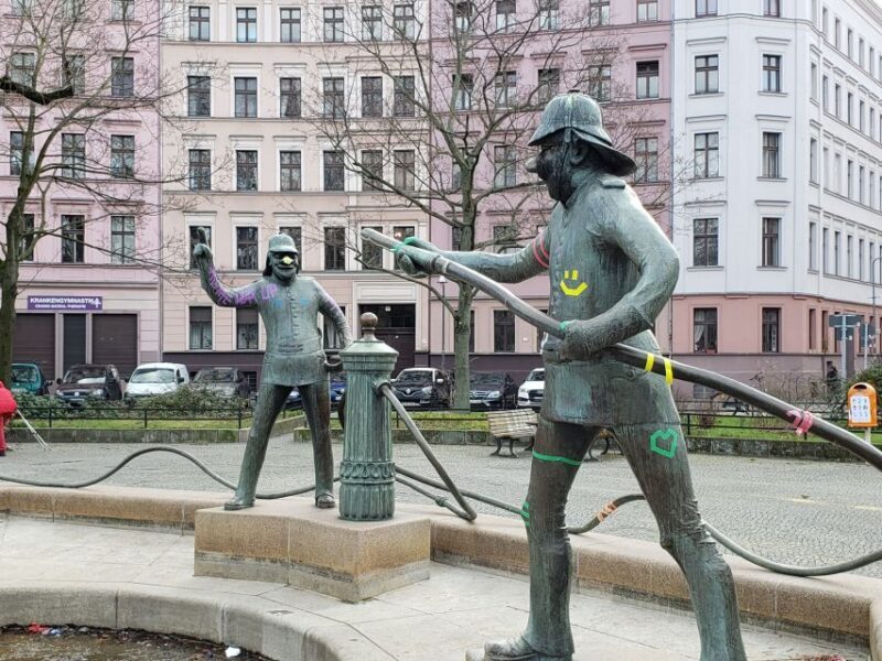 Berlin: Private tour through the district of Kreuzberg - Exploring Berlin’s Kreuzberg: A Detailed Look at the Private Walking Tour