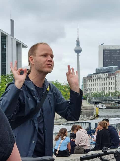 Berlin: Private Walking Tour with Kris - Local 5-STAR Guide - The Wall and Cold War Stories