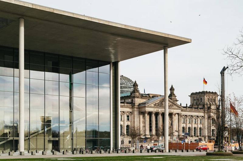 Berlin: Reichstag, Dome and Government District Guided Tour - Rooftop terrace tips: making the views work for you