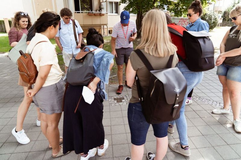 Berlin: Sachsenhausen Concentration Camp Tour in English - What makes the guides stand out (based on traveler reports)