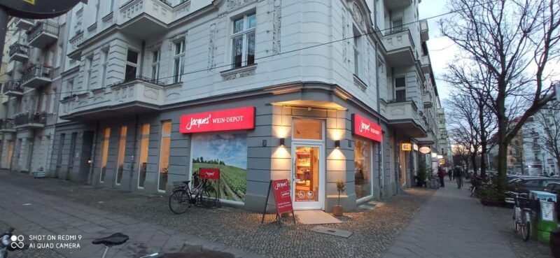 Berlin: Sip Up Comedy - Stand Up Comedy with Wine Tasting - What to Expect from the Sip Up Comedy Experience