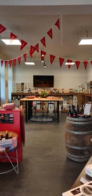 Berlin: Sip Up Comedy - Stand Up Comedy with Wine Tasting - Wine Selection and Atmosphere