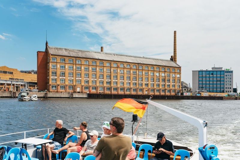Berlin: Spree Boat Tour to Müggelsee - Köpenick Palace Passing Views: Beautiful From the Water