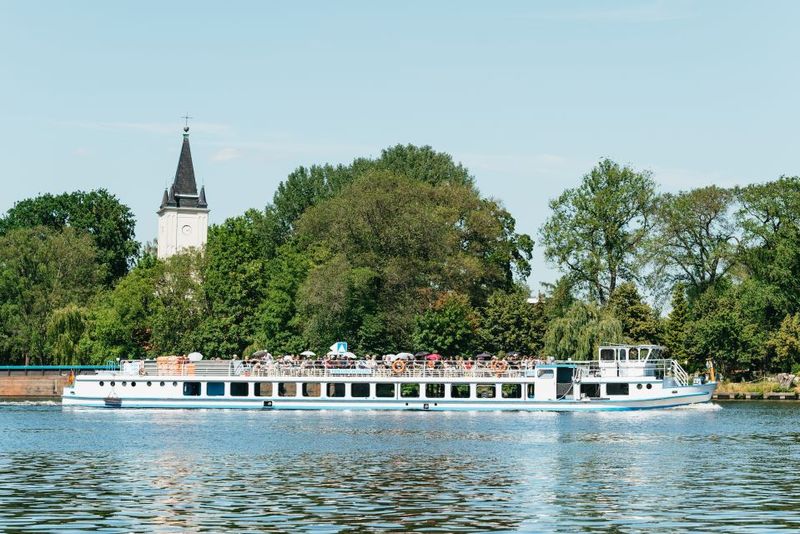 Berlin: Spree Boat Tour to Müggelsee - Onboard Commentary and Crew: Friendly, Helpful, and Usually Clear