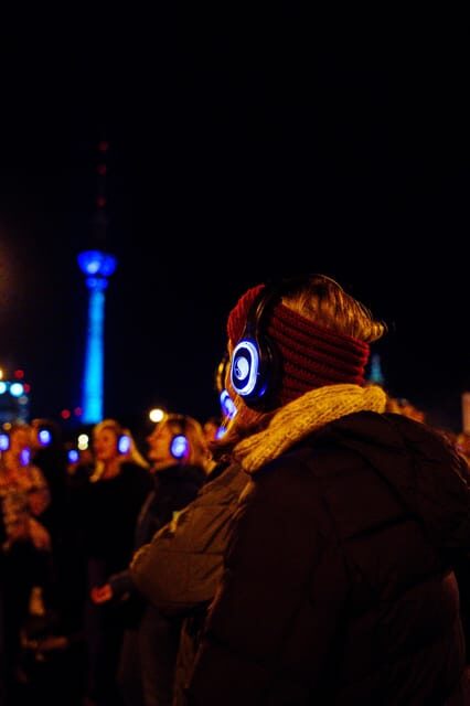 Berlin: Walk and Dance Silent Disco Tour with 80s / 90s - An In-Depth Look at the Silent Disco Experience