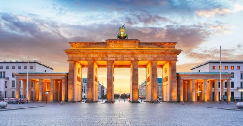 Berlin: Walking Tour of the Top 10 Sightseeing Attractions - Key Points