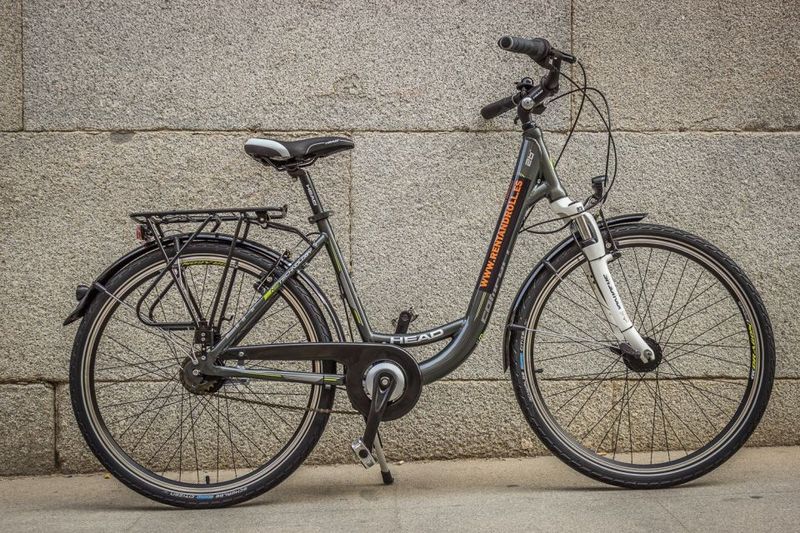 Best of Madrid: 3-Hour Guided Bike Tour in Small Groups - Plaza Mayor and El Madrid de los Austrias: Where the Walking Moments Pay Off