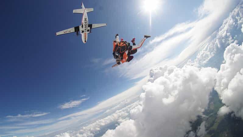 Best skydiving close to Brno and Olomouc - An In-Depth Look at the Skydiving Experience