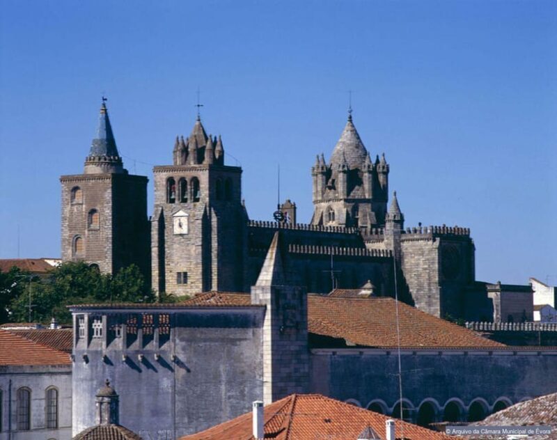 Between Life & Death: Roman Temple, Cathedral & Bone Chapel - Évora Cathedral: A Medieval Masterpiece