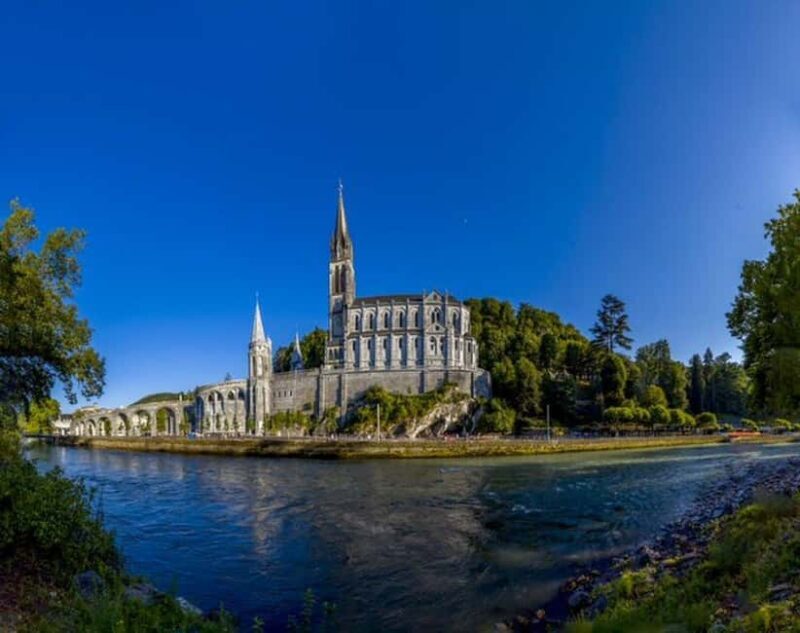 Biarritz: Visit to the Sanctuary of Lourdes in small group - Key Points