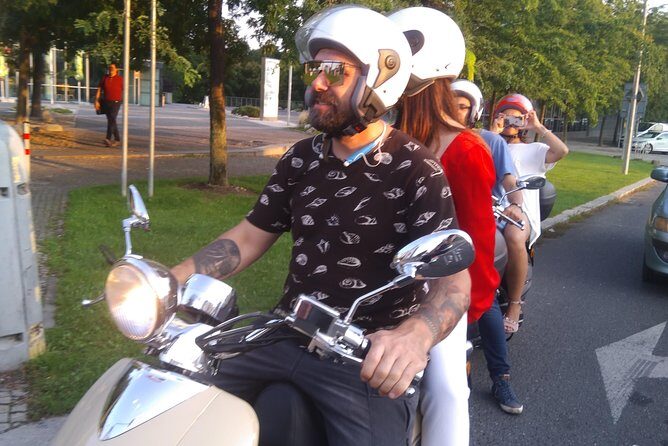 Big scooter tour of Prague, for two (audio guide) - FAQ