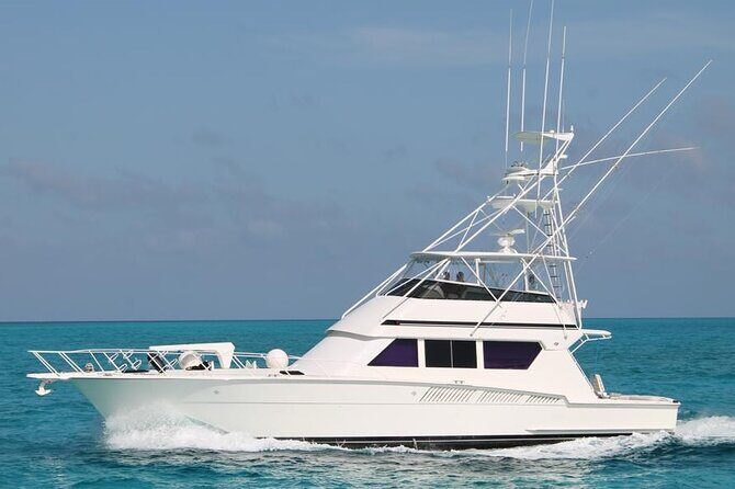 Biggest Luxury Yacht Boat Best in Cancun up to 28 pax - Key Points