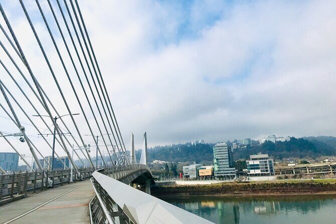 Bike Around Portland Oregon: Art, Culture, Bridges, Poetry - Key Points
