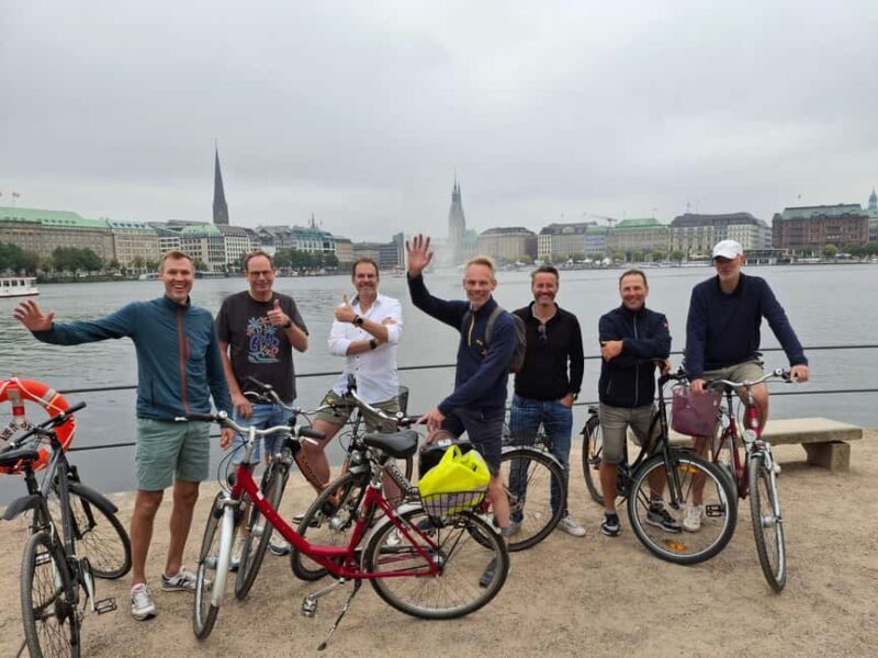 Bike tour around the Alster - Celebs, water, and nature - Key Points