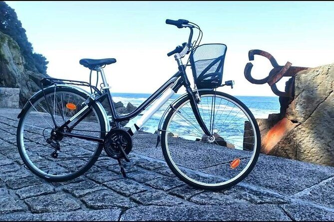 Bike Tour in San Sebastián with FREE pintxo and drink! - Key Points