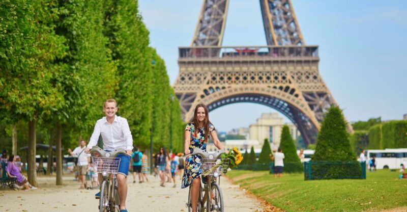 Bike Tour of Paris Old Town, Top Attractions and Nature - The Guide and the Route