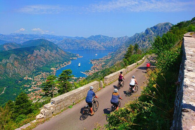 Bike tour - Panoramic downhill from Njegui and Kotor serpentines - Key Points